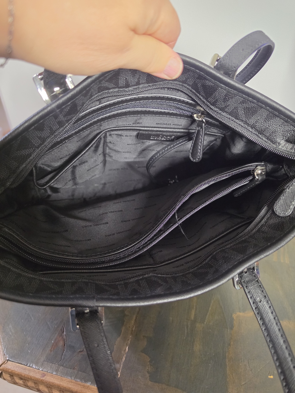 Michael Kors Black Logo Tote Bag - Picture 5 of 8